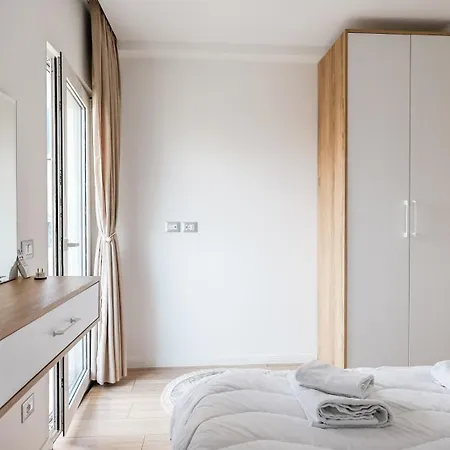 Premium In The Center *