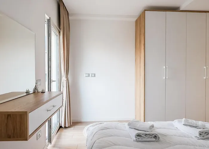 Premium In The Center *